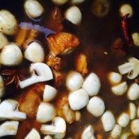口蘑烧鸡腿