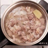 ţ
