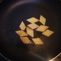 ţ