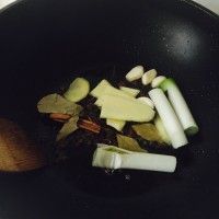 ţ