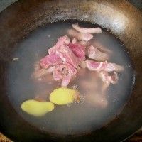 ţ