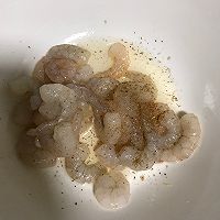 做正宗虾仁茄汁拌面的图片步骤1