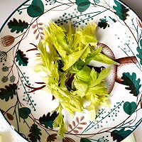 做正宗芹菜叶炒鸡蛋的图片步骤1