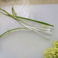 做正宗芹菜叶炒鸡蛋的图片步骤3