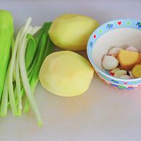 做正宗孩子超爱的软软糯糯土豆焖肉的图片步骤1