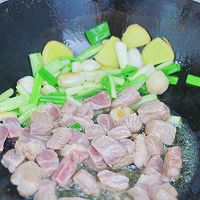 做正宗孩子超爱的软软糯糯土豆焖肉的图片步骤3