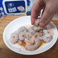 做正宗茭白青椒炒虾仁的图片步骤4
