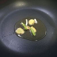 做正宗茭白青椒炒虾仁的图片步骤5
