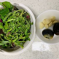 做正宗红苋菜皮蛋汤的图片步骤1