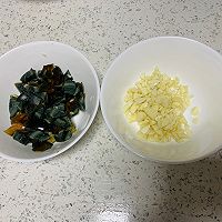 做正宗红苋菜皮蛋汤的图片步骤2