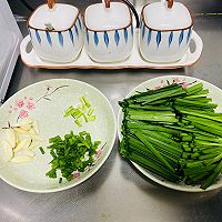 做正宗油爆虾炒韭菜的图片步骤2