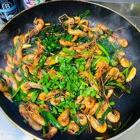 做正宗油爆虾炒韭菜的图片步骤10