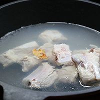 做正宗陈皮青杠菌炖排骨的图片步骤3