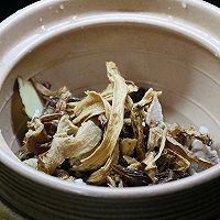 做正宗陈皮青杠菌炖排骨的图片步骤4