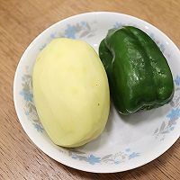 做正宗炝拌青椒土豆丝的图片步骤1
