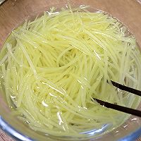 做正宗炝拌青椒土豆丝的图片步骤7