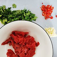做正宗5分钟就能学会的凉拌香菜牛肉的图片步骤1
