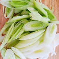做正宗媲美烧烤店的大喜大酱炒魔芋的图片步骤2