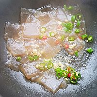 做正宗媲美烧烤店的大喜大酱炒魔芋的图片步骤7