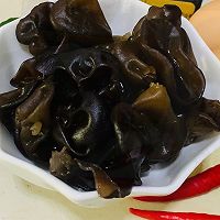 做正宗丰富餐桌味-木耳炒蛋的图片步骤1
