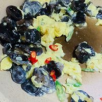 做正宗丰富餐桌味-木耳炒蛋的图片步骤8