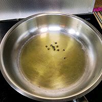 做正宗清炒苦瓜鸡蛋的图片步骤4