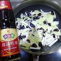 做正宗美味素菜黄瓜木耳炒海鲜菇的图片步骤8