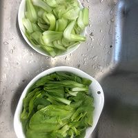 做正宗青菜蘑菇的图片步骤1