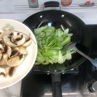 做正宗青菜蘑菇的图片步骤3