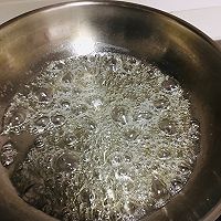 做正宗自制草莓冰糖葫芦的图片步骤4