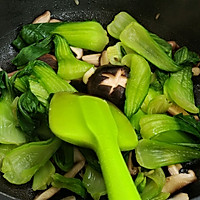 做正宗减脂香菇炒油菜的图片步骤5