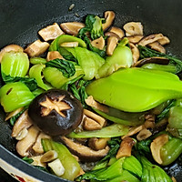 做正宗减脂香菇炒油菜的图片步骤7