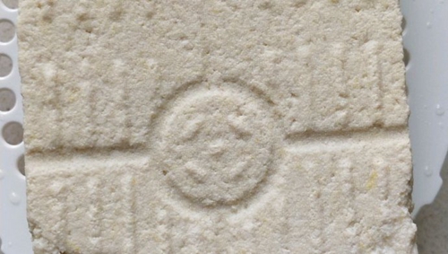 ֭