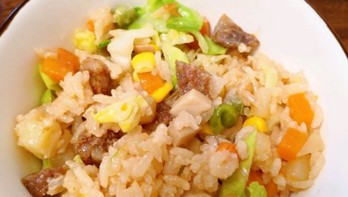 土豆腊肠焖饭