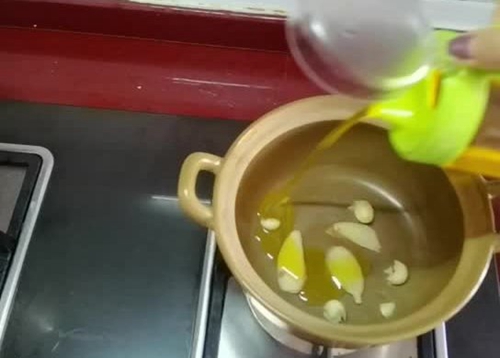 ţ