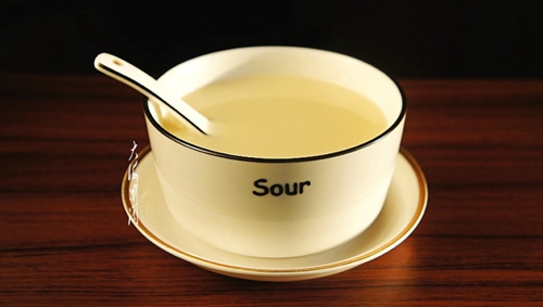 ֭