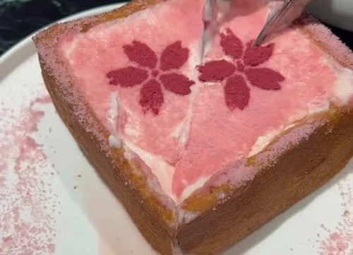 ӣ