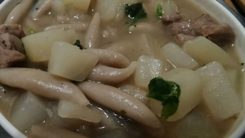 ţ