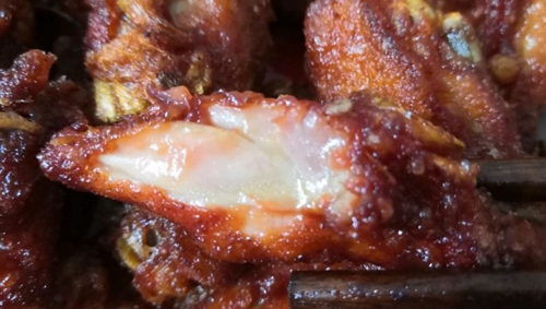 鼦