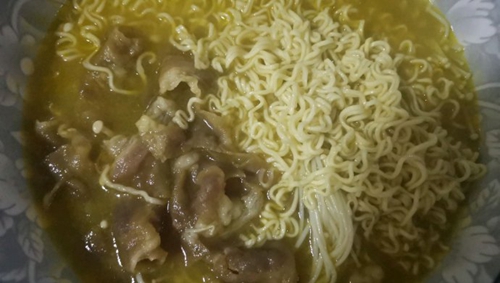 ţ
