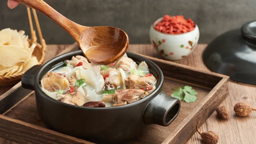 鼦