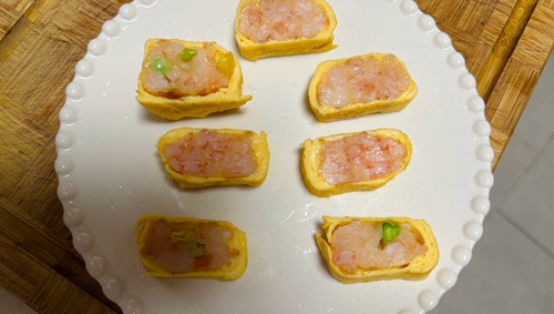 Ϻ