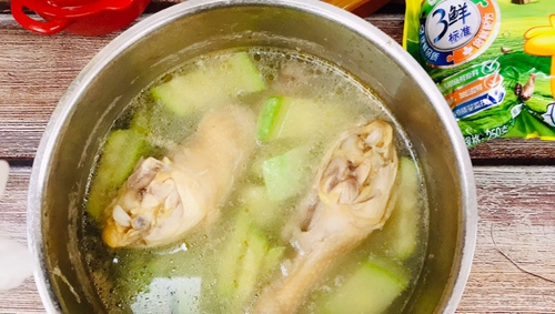 西葫芦鸡腿汤