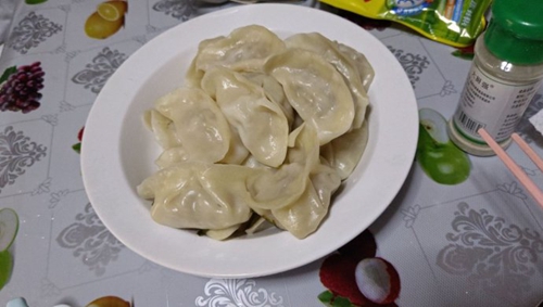 ڽ