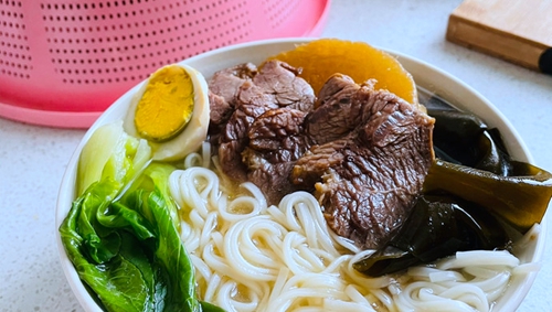 ţ