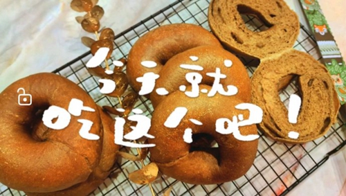 豴