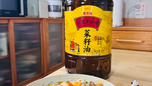 ţ