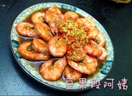  鲜椒蒸虾无油清蒸更健康 