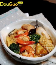 䶹