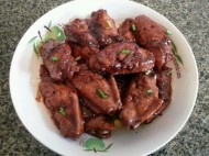 鼦